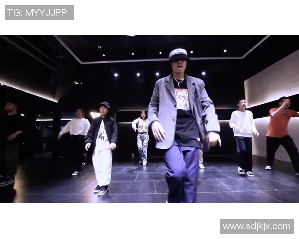 深圳街舞队与西安街舞队赛后复盘分析团队配合与表现的精彩瞬间